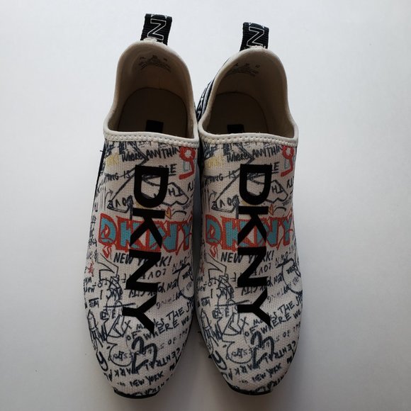 NWOT DKNY Logo shoes, size 8.5. - Picture 10 of 10